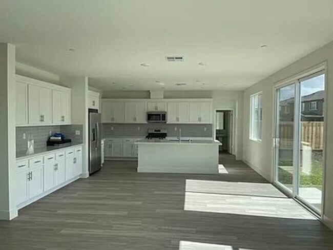 Building Photo - Gorgeous 4-Bedroom Home in Prime Antioch L...