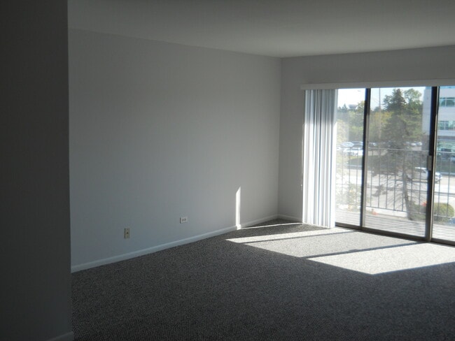 Building Photo - 104 Steeple Dr