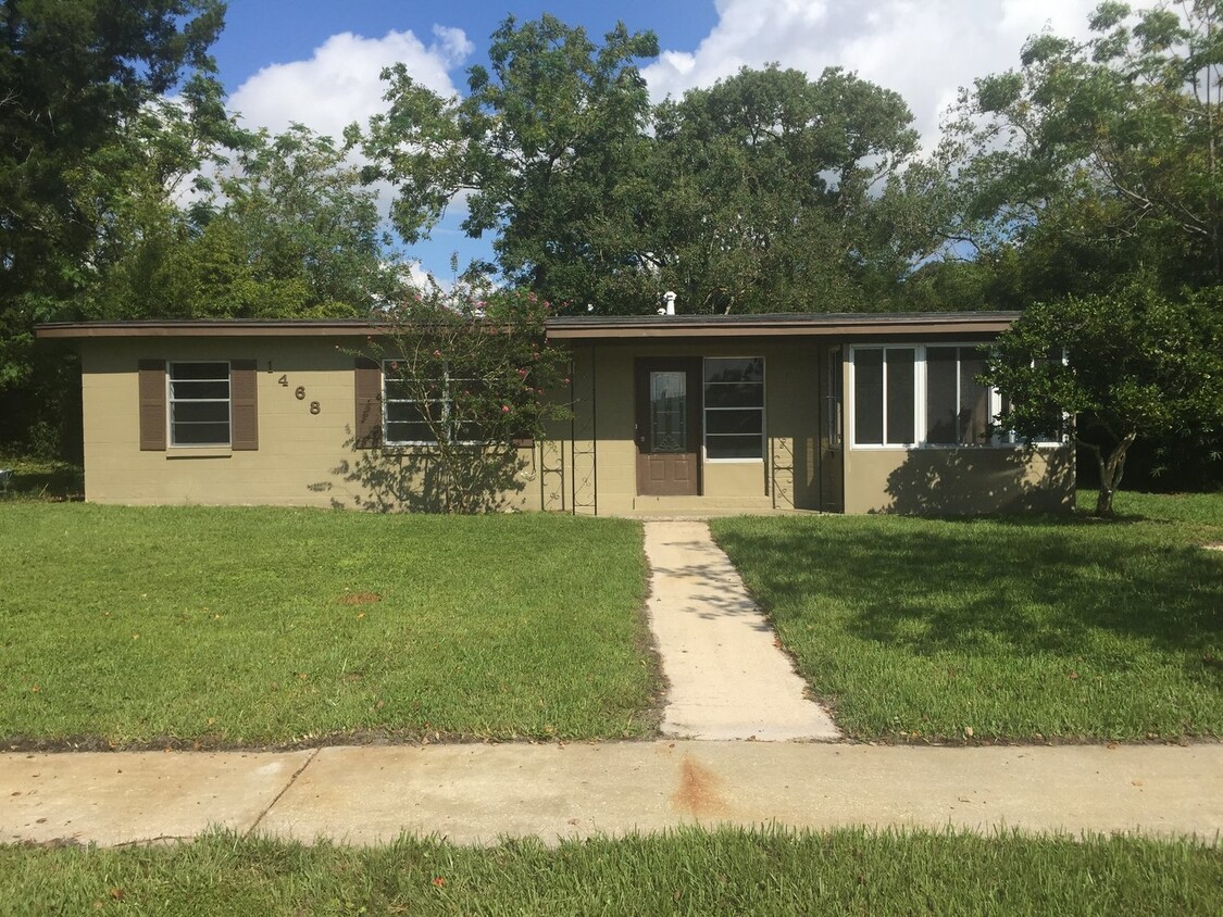 Foto principal - 3 Bed 1 Bath Home With Washer Dryer Hook U...