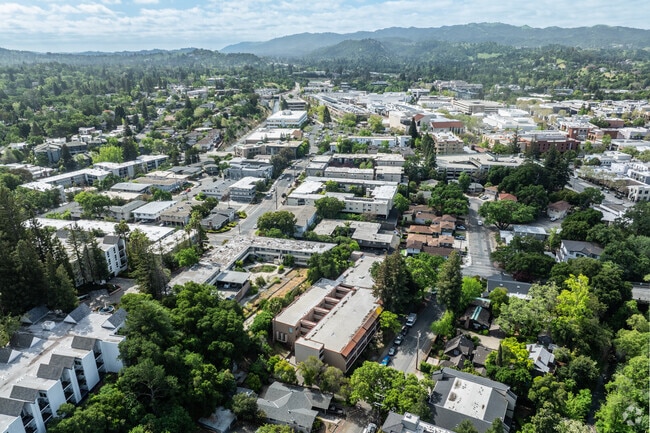 context - 1600 Carmel Dr