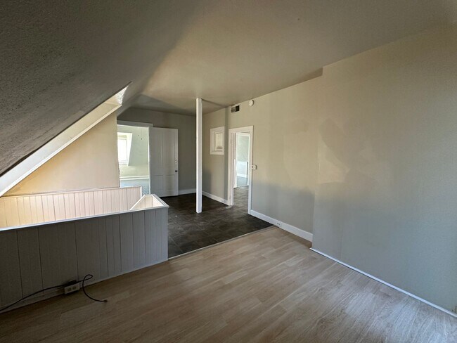 Building Photo - 2659 Bellevue Ave