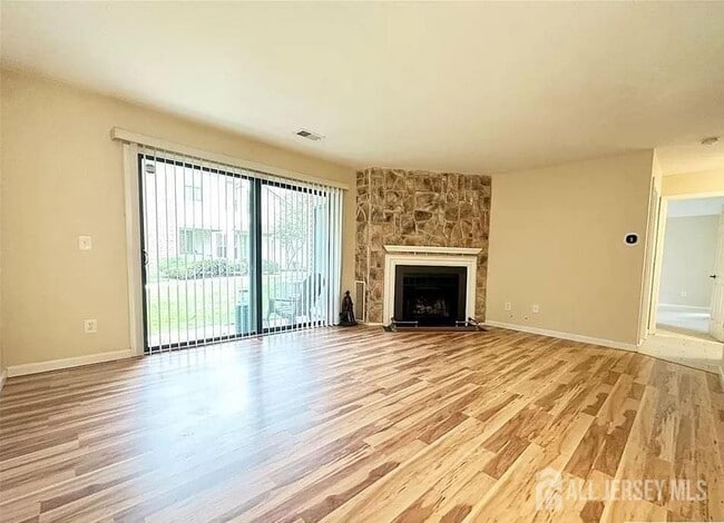 Building Photo - 2313 Bayhead Dr