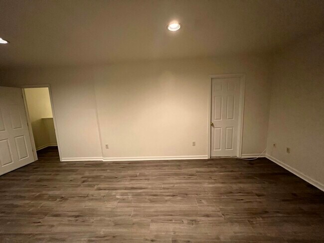 Building Photo - 5602 Drawbridge Ct