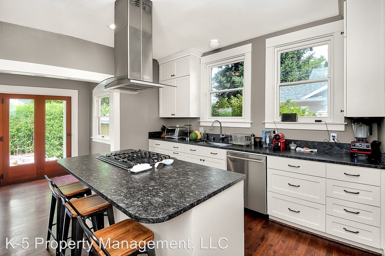 Primary Photo - 4 br, 2 bath House - 1721 NE 37th Ave
