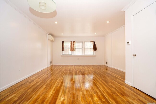 Foto del edificio - 48-04 210th St