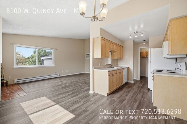 Foto del edificio - 8100 W Quincy Ave