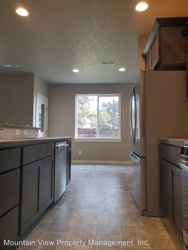 Building Photo - 3 br, 2.5 bath House - 62028 Quail Run Pl.