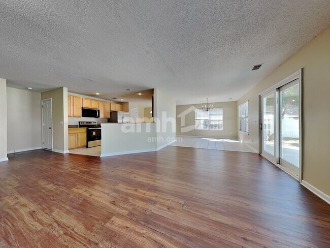 Foto del edificio - 210 Flat Rock Ter