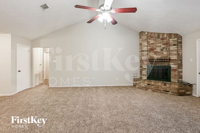 Building Photo - 5510 Stone Creek Dr