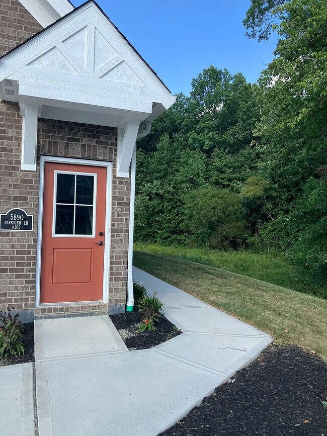 Foto del edificio - 5890 Parkview Ln