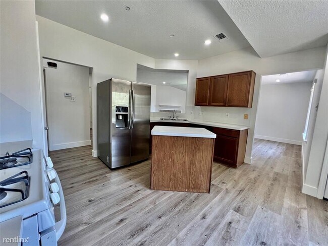Building Photo - 3 br, 2 bath House - 4615 Pleasant Trl