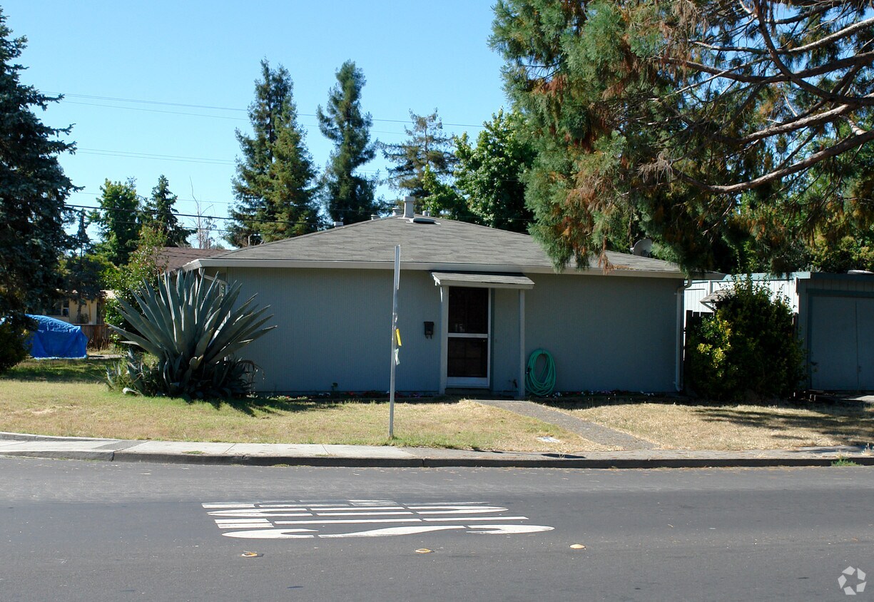 Foto del edificio - 195-197 Arlen Dr