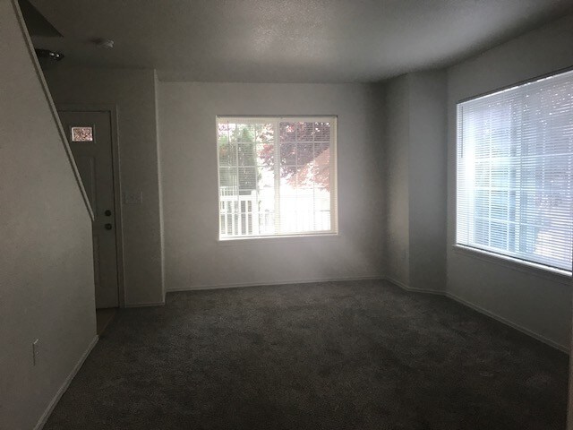 Foto del edificio - 11865 SE Pine St