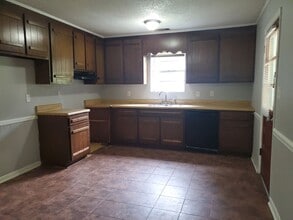 Building Photo - 203 Gateway Dr