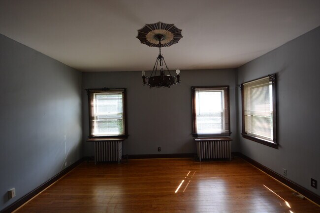 Building Photo - 3505 Ravenwood Ave