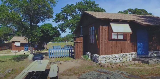 Foto del edificio - 1400 Ranch Road 261