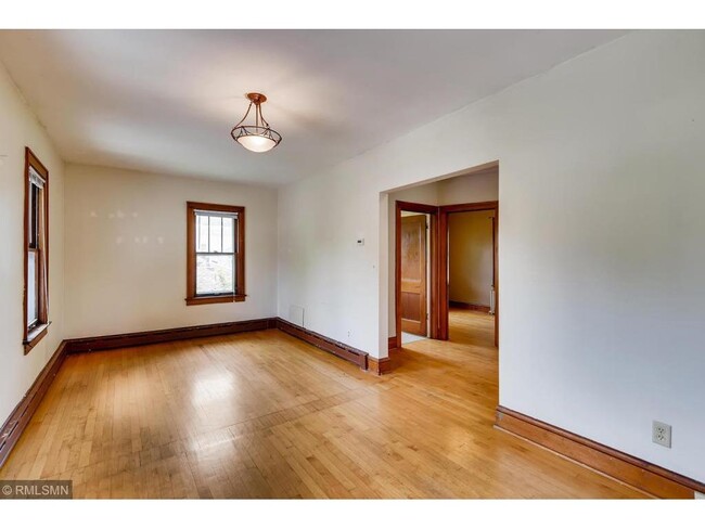 Living room/dining area - 3136 Longfellow Ave