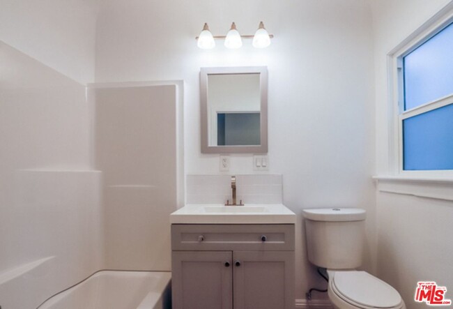 Newly remodeled full bathroom! - 1814 Browning Blvd