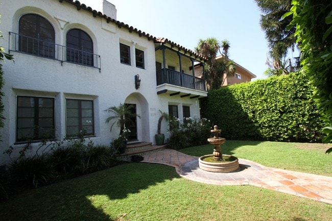 Courtyard - 1437 S Holt Ave