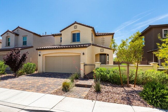 Building Photo - Gorgeous one story 4 bedroom 2 Bathroom Ho...