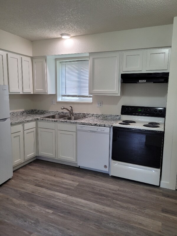 Foto principal - 1942 Pecan St
