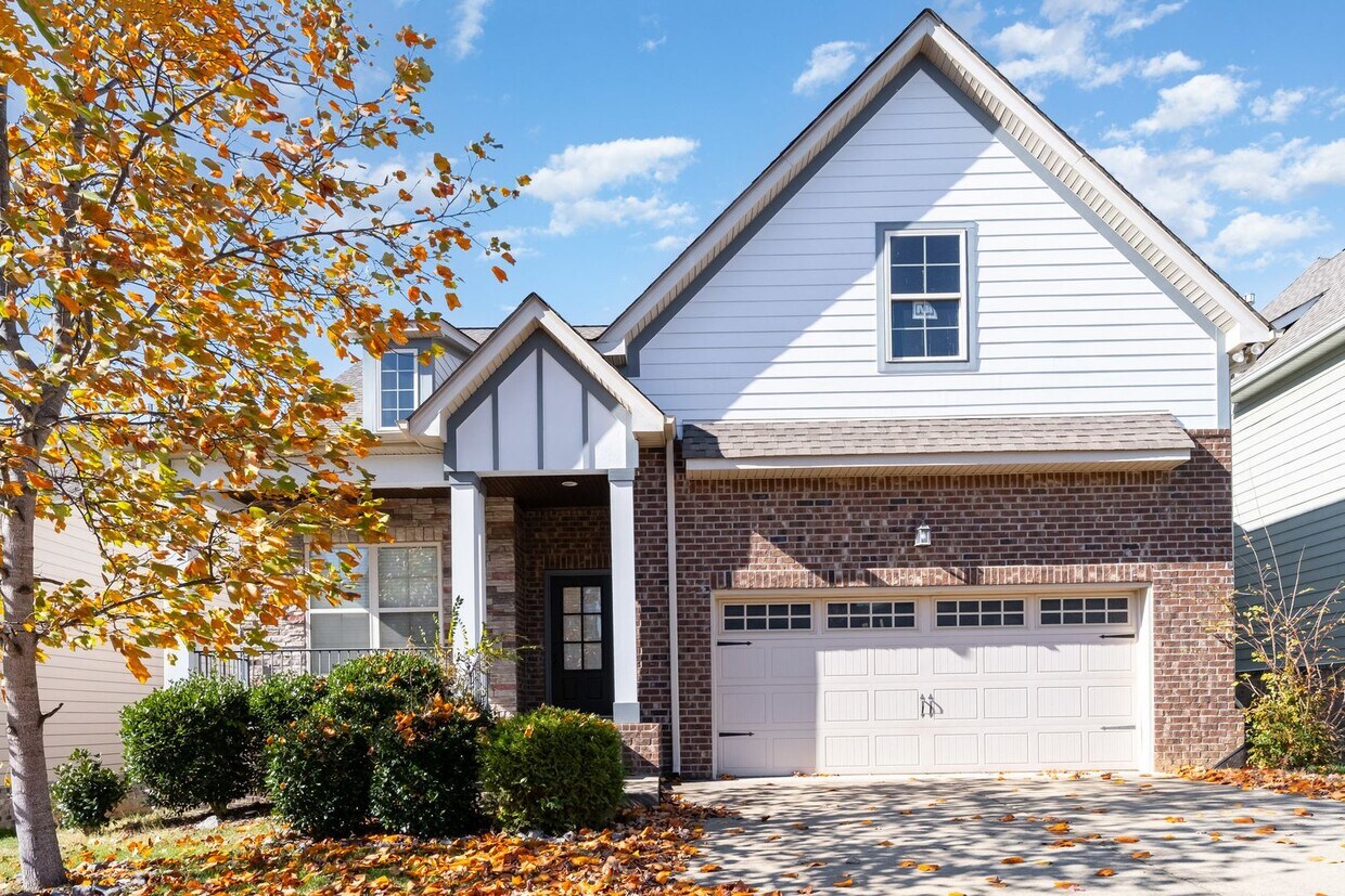 Foto principal - Charming Nolensville Home with Elegant Des...