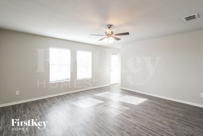 Building Photo - 525 Rosario Ln