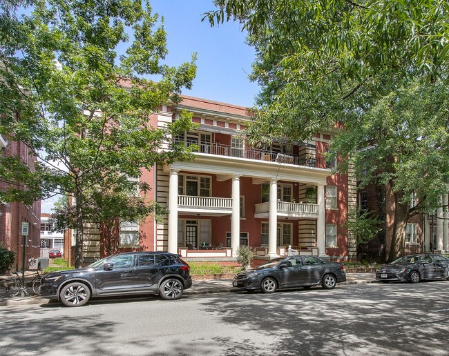 Building Photo - Stunning 3 Bed / 2.5 Bath in the MUSEUM DI...