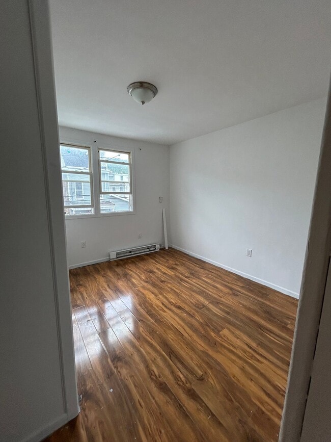 Building Photo - 17 E Pine St