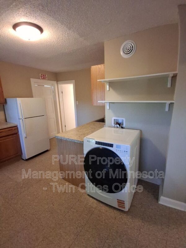 Foto del edificio - 987 N Churchill St