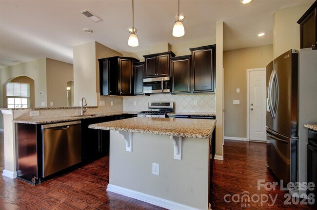 Foto del edificio - 16125 Hammersmith Farm Dr