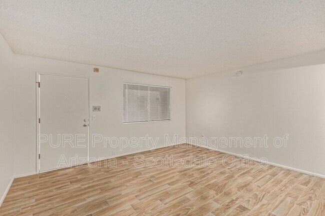 Foto del edificio - 8847 North 8th St