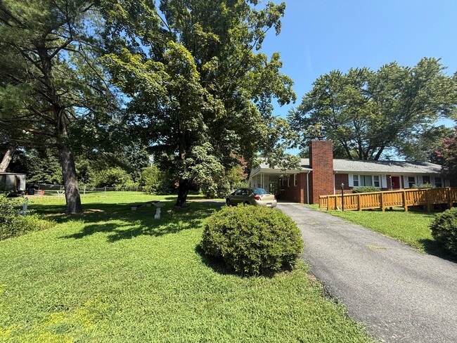 Building Photo - 3030 Dulwich Dr