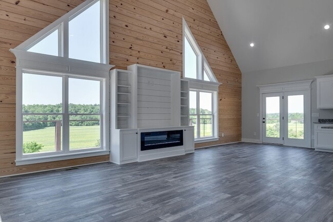 Building Photo - 37 Lakeview Dr