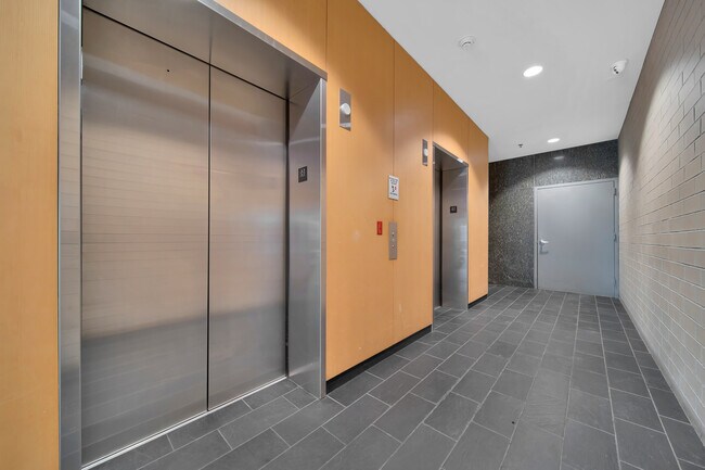 Building Photo - 432 S Washington Ave