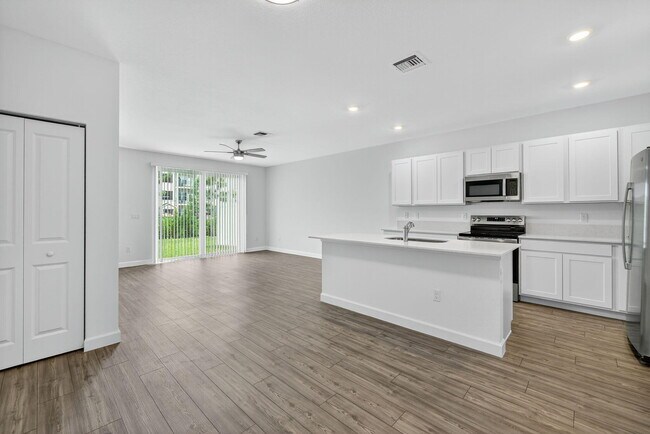 Foto del edificio - 305 SE Crossoak Ln