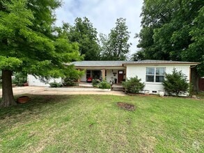 Building Photo - 607 Garth Brooks Blvd