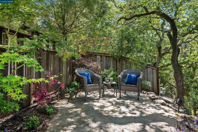 Building Photo - 3346 Woodview Ct
