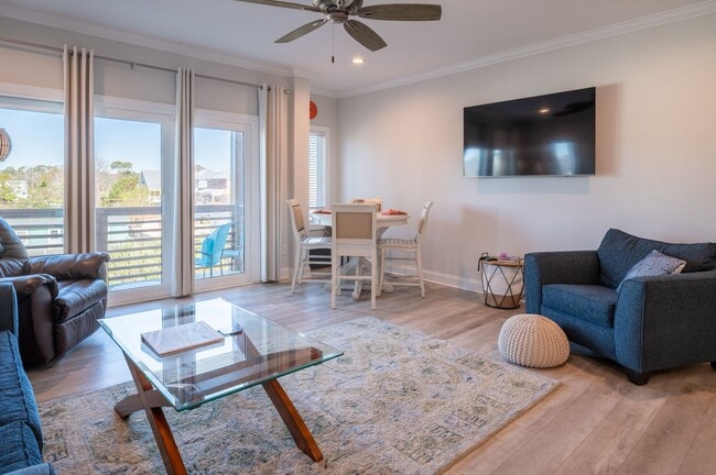 Building Photo - FURNISHED OFF-SEASON MONTHLY RENTAL - AVAI...