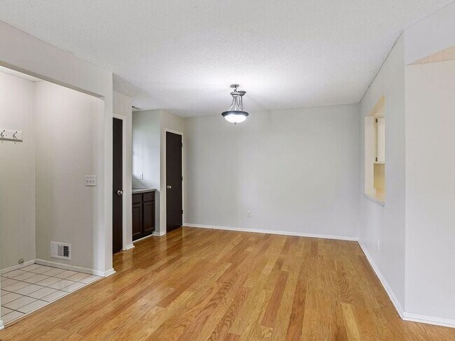 Foto del edificio - 9357 Ranchview Ln N