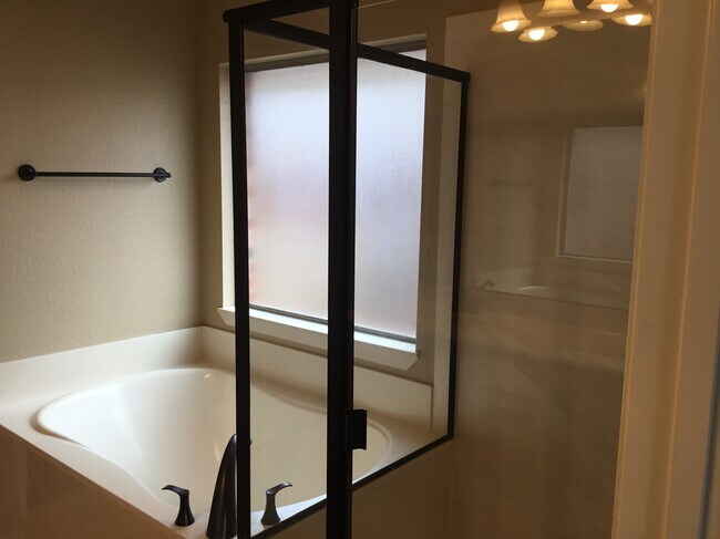 Foto del edificio - 4112 Chloe Ln