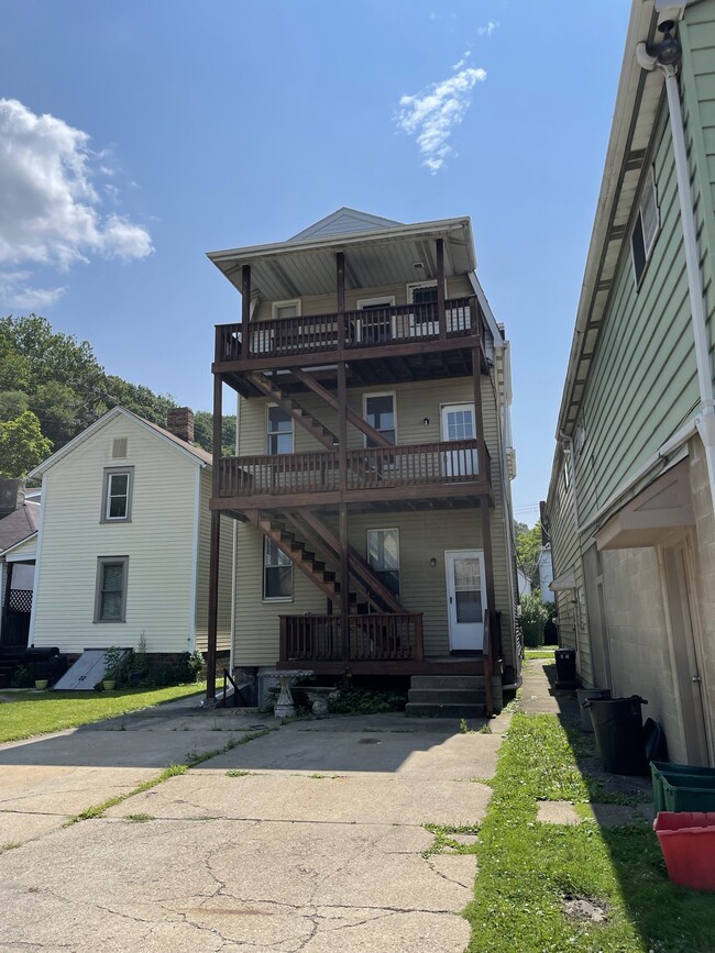 Building Photo - 125 6th St
