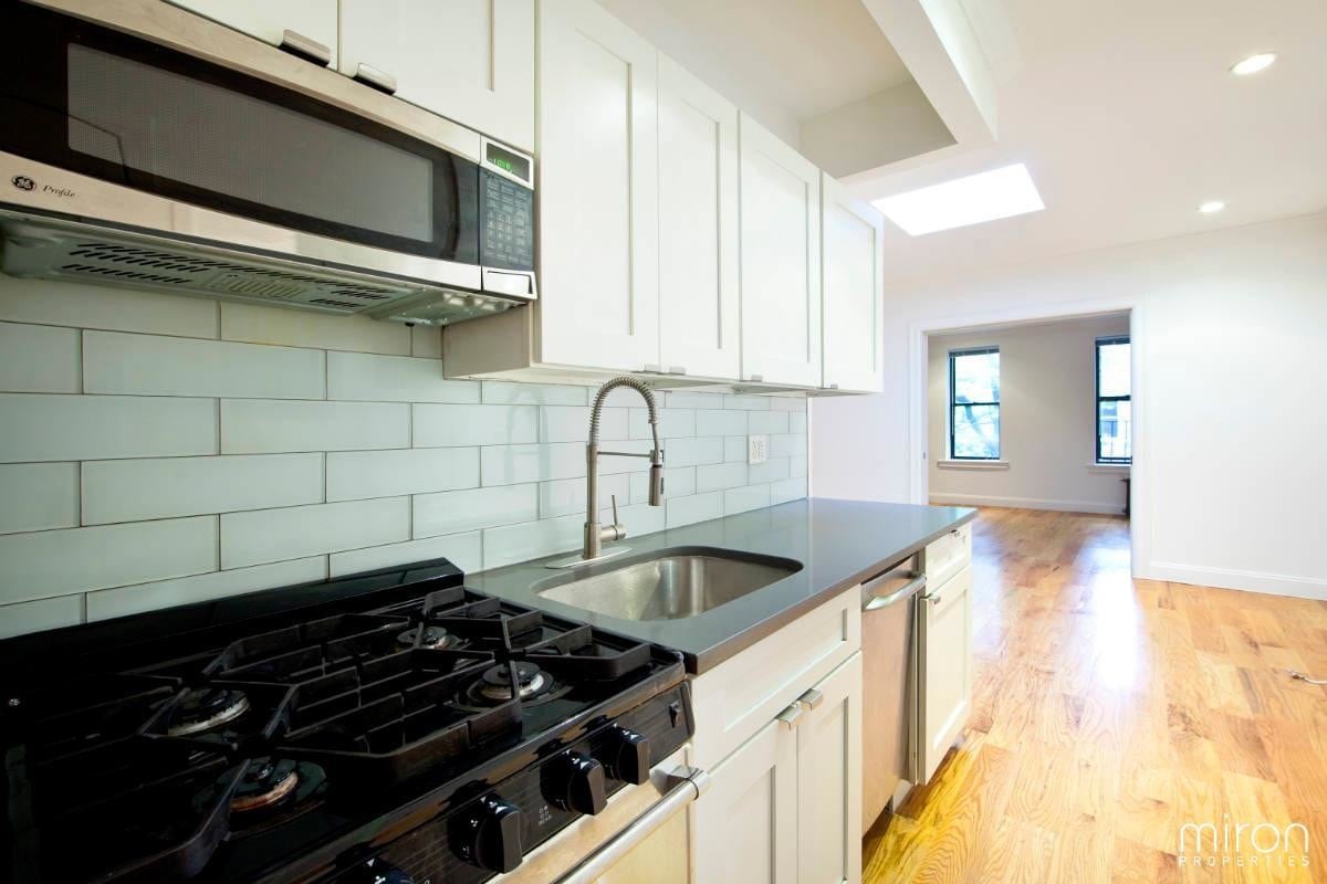 Building Photo - Cozy Studio Apartment for Rent in UES!
