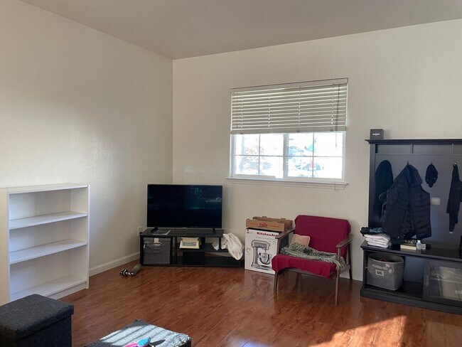 Building Photo - 3 br, 2 bath House - 978 Lusk Dr