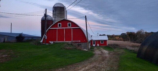 Building Photo - 58305 S Buck Creek Rd