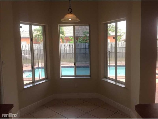 Building Photo - 4 br, 2.5 bath House - 13266 SW 203rd St