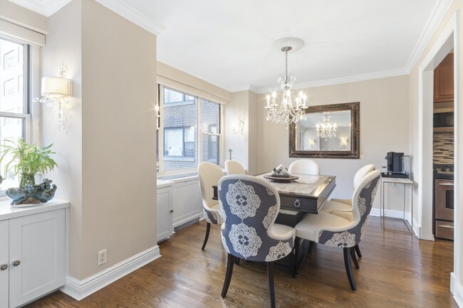 Building Photo - Pristine spacious two bedroom home!