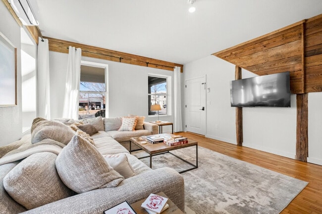 Building Photo - 208 N College Ave