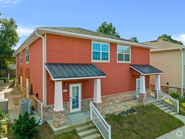 Building Photo - 833 Arbor Lake Dr
