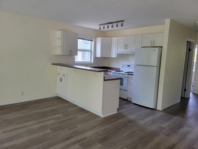 Building Photo - 228-226 6 Ave